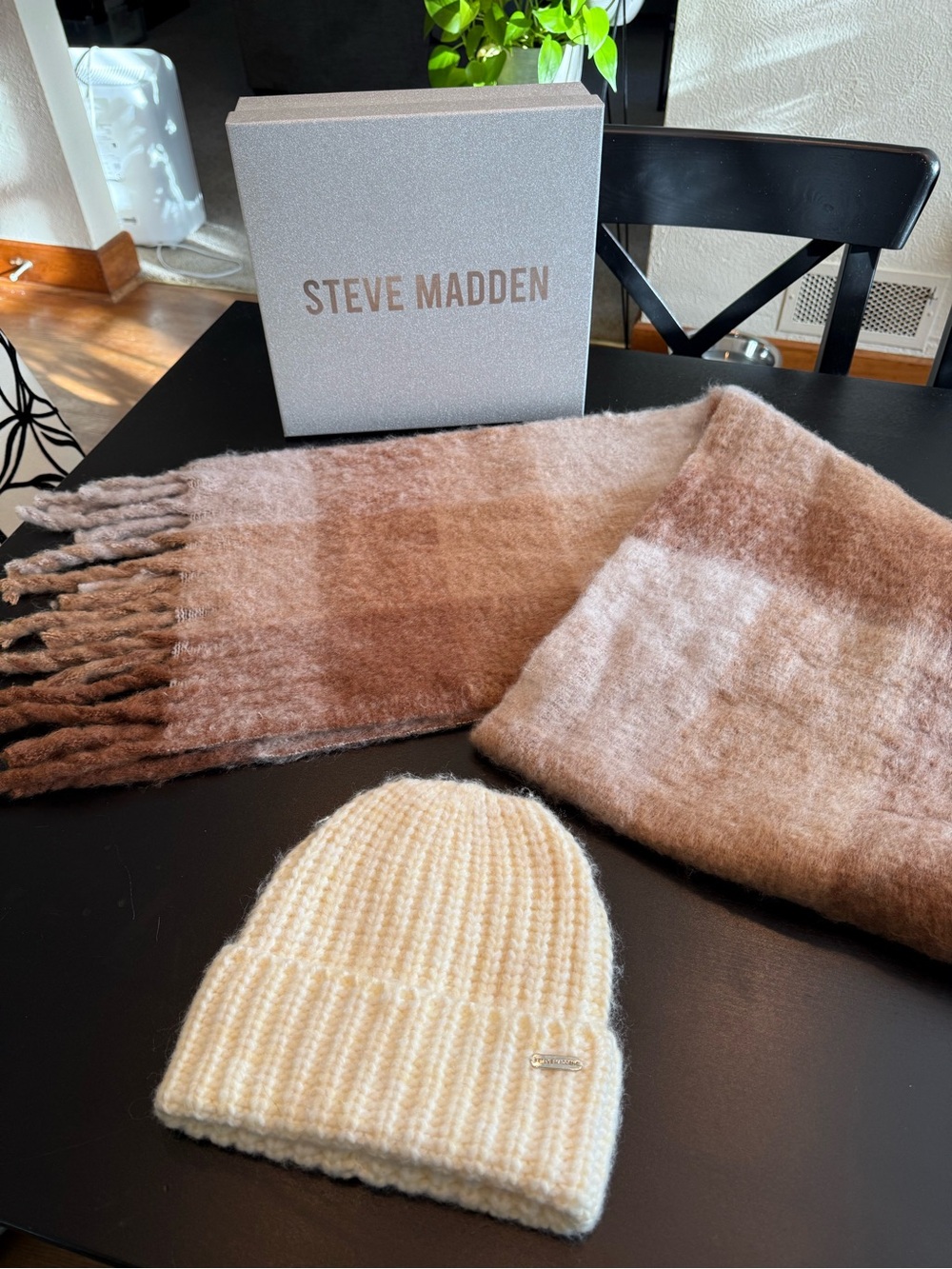 Steve Madden Cozy Knit Beanie & Colorblock Scarf Gift Set | NIB - Picture 3 of 8